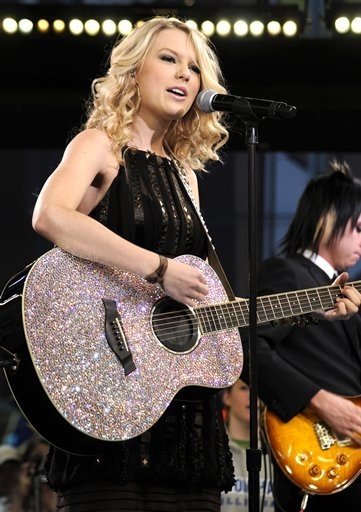 Taylor Swift — Good Morning America (April 2008) — photo 16