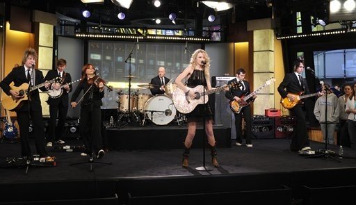 Taylor Swift — Good Morning America (April 2008) — photo 19