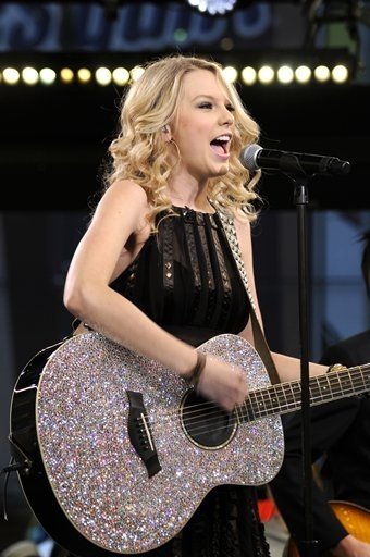 Taylor Swift — Good Morning America (April 2008) — photo 20