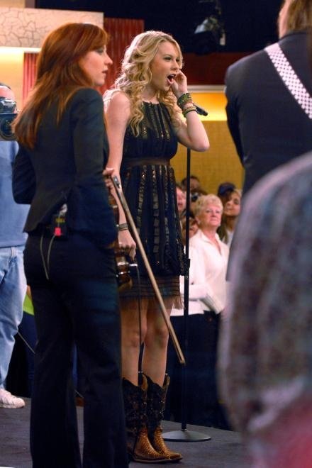 Taylor Swift — Good Morning America (April 2008) — photo 23
