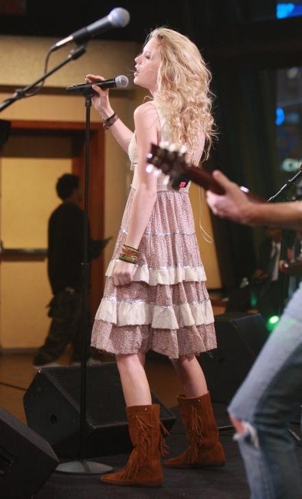 Taylor Swift — Good Morning America (April 2008) — photo 29
