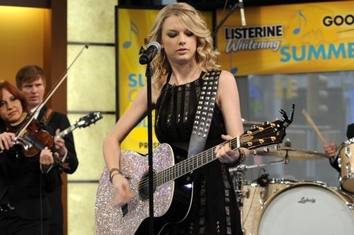 Taylor Swift — Good Morning America (April 2008) — photo 32