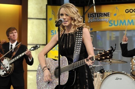 Taylor Swift — Good Morning America (April 2008) — photo 33