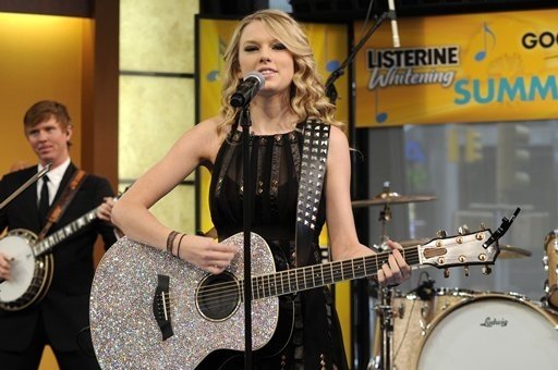 Taylor Swift — Good Morning America (April 2008) — photo 34