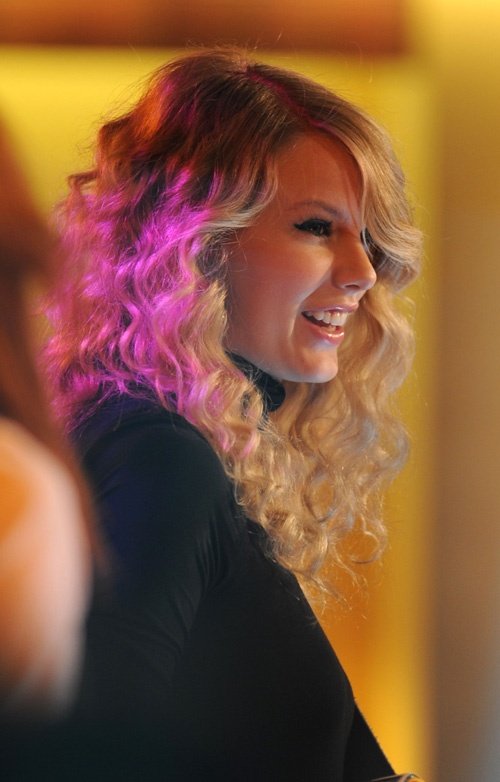 Taylor Swift — Good Morning America (November 2008) — photo 3