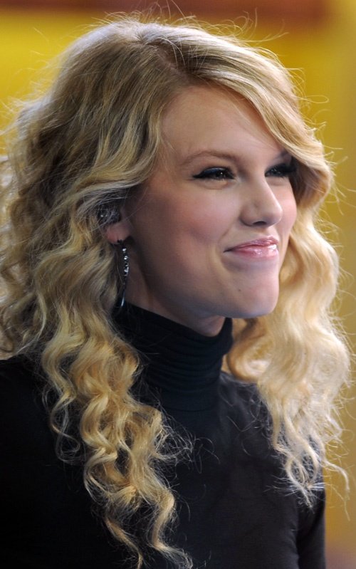 Taylor Swift — Good Morning America (November 2008) — photo 6