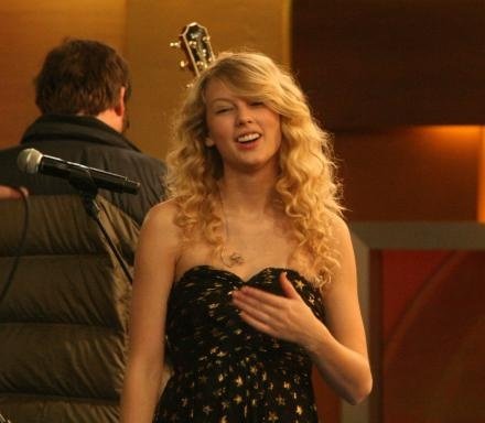 Taylor Swift — Good Morning America (November 2008) — photo 7