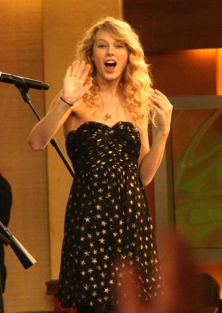 Taylor Swift — Good Morning America (November 2008) — photo 19
