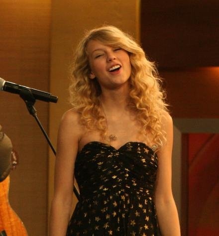 Taylor Swift — Good Morning America (November 2008) — photo 25
