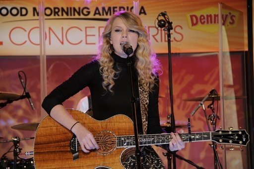 Taylor Swift — Good Morning America (November 2008) — photo 28