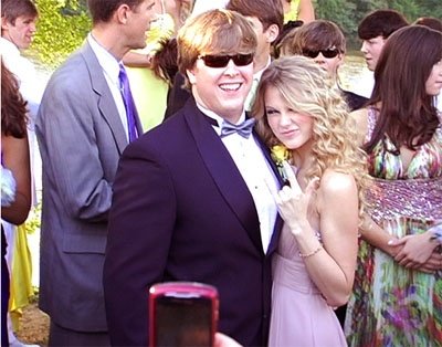 Taylor Swift — Once Upon a Prom — photo 1