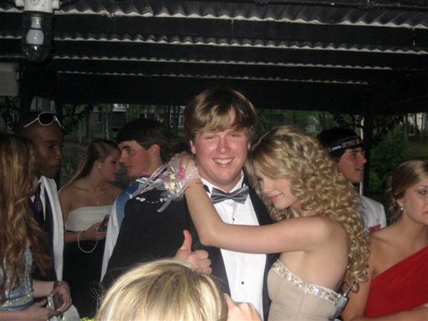 Taylor Swift — Once Upon a Prom — photo 2