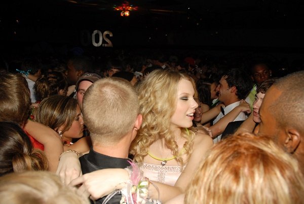 Taylor Swift — Once Upon a Prom — photo 8