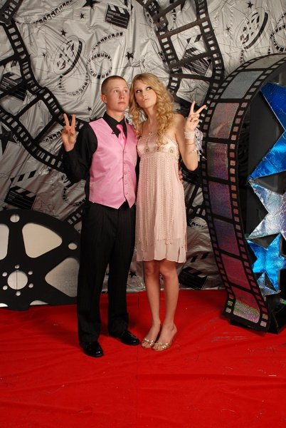 Taylor Swift — Once Upon a Prom — photo 15