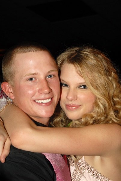 Taylor Swift — Once Upon a Prom — photo 16