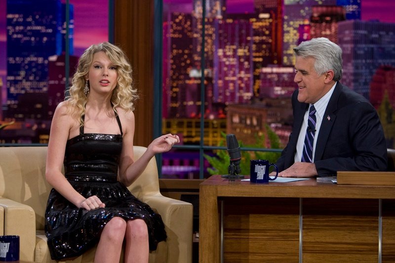 Taylor Swift — The tonight Show with JayLeno (december 08) — photo 4