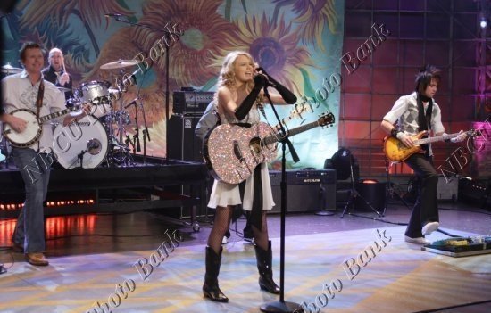 Taylor Swift — The Tonight Show With JayLeno (January 2008) — photo 3