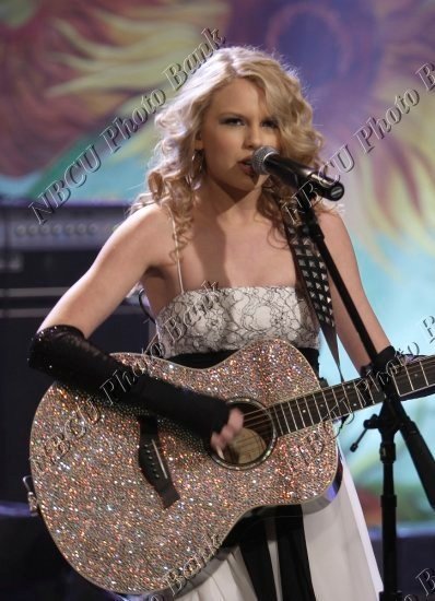 Taylor Swift — The Tonight Show With JayLeno (January 2008) — photo 8