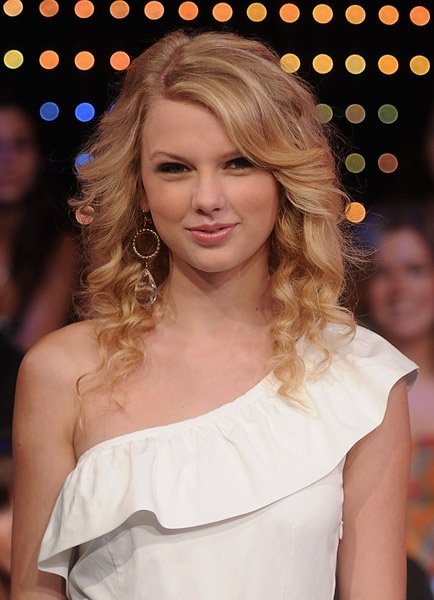 Taylor Swift — TRL (June 16th 08) — photo 12