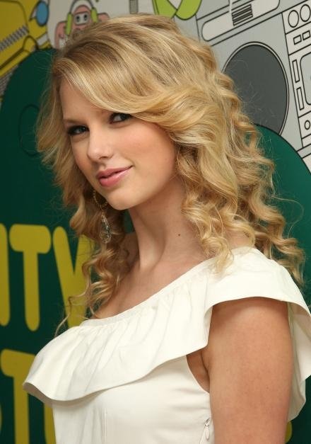 Taylor Swift — TRL (June 16th 08) — photo 17