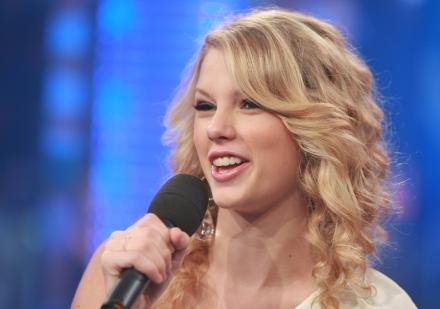 Taylor Swift — TRL (June 16th 08) — photo 18