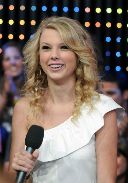 Taylor Swift — TRL (June 16th 08) — photo 33