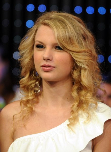 Taylor Swift — TRL (June 16th 08) — photo 39