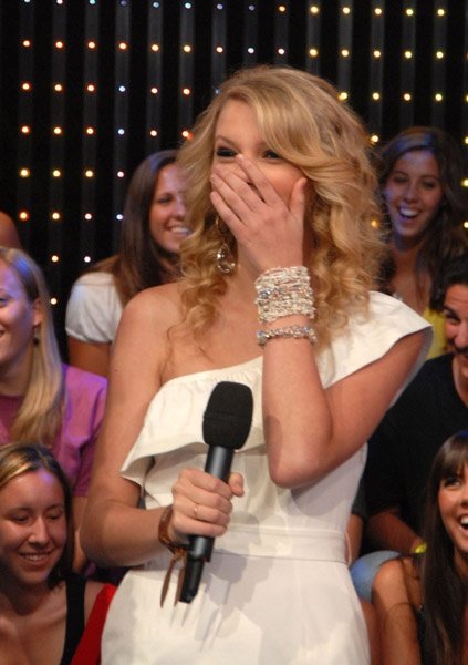 Taylor Swift — TRL (June 16th 08) — photo 46