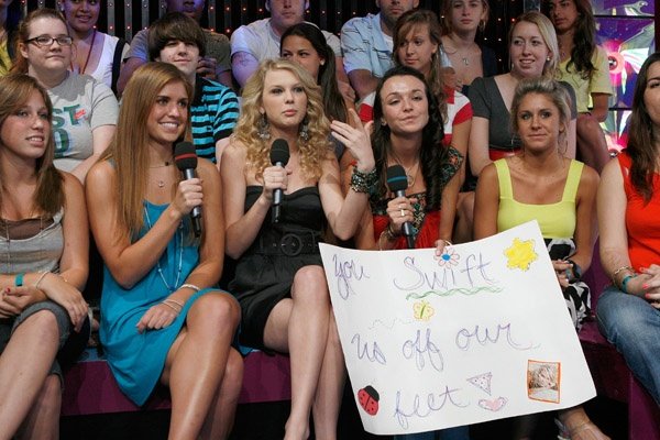 Taylor Swift — TRL (June 17th 08) — photo 8