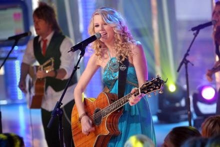 Taylor Swift — TRL (June 18th 08) — photo 14