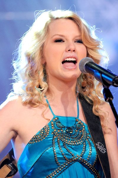 Taylor Swift — TRL (June 18th 08) — photo 22