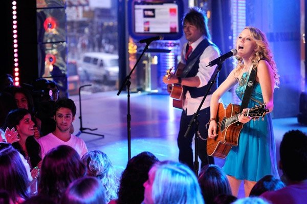 Taylor Swift — TRL (June 18th 08) — photo 42