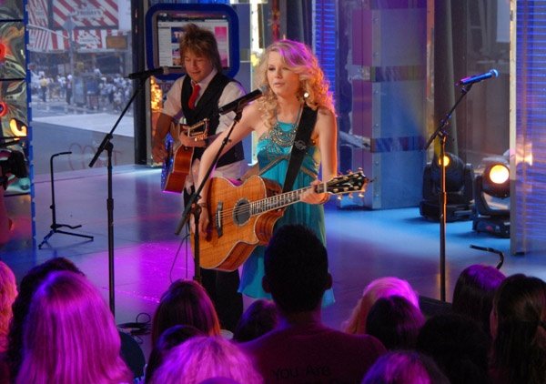 Taylor Swift — TRL (June 18th 08) — photo 91