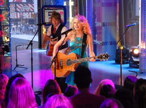 Taylor Swift — TRL (June 18th 08) — photo 95