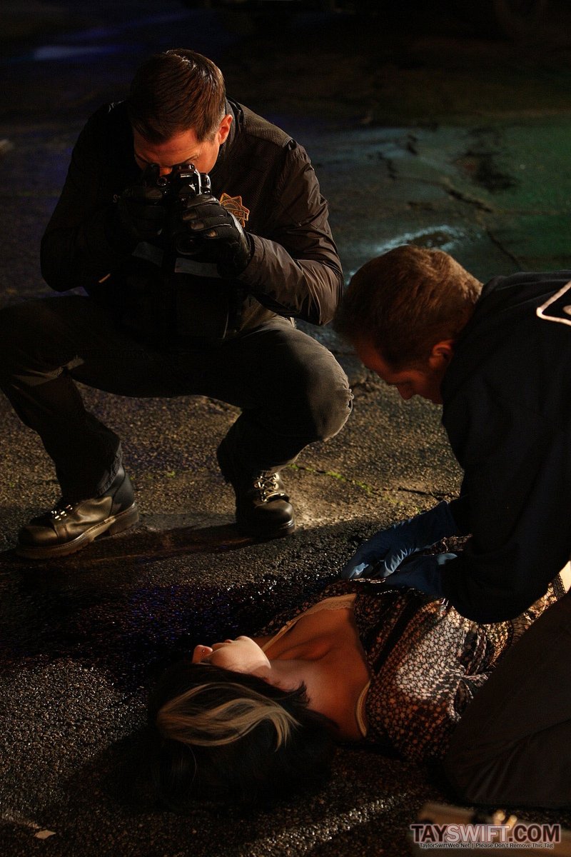 Taylor Swift at CSI: Crime Scene Investigation — photo 5