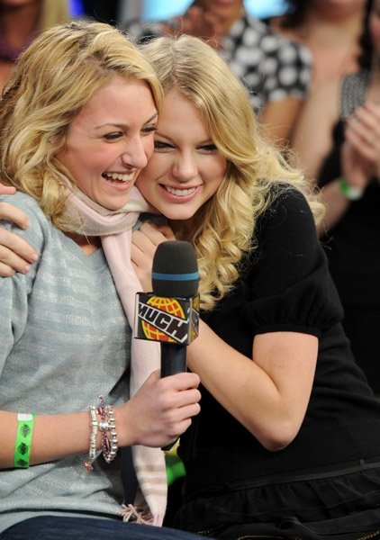 Taylor Swift — eTalk — photo 4