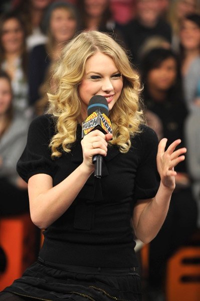 Taylor Swift — eTalk — photo 6