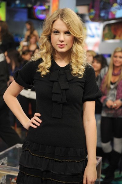 Taylor Swift — eTalk — photo 23