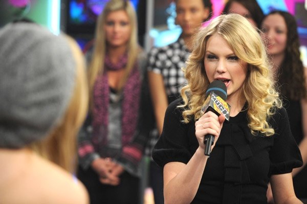Taylor Swift — eTalk — photo 31