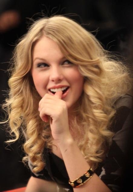 Taylor Swift — eTalk — photo 39