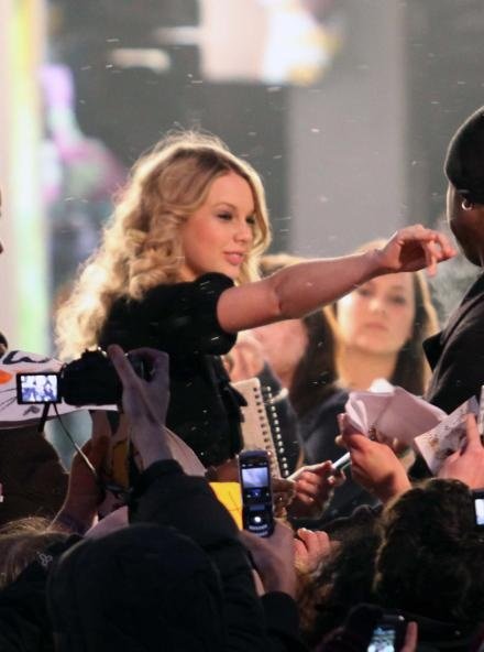 Taylor Swift — eTalk — photo 56