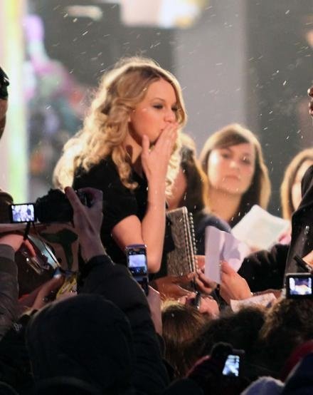 Taylor Swift — eTalk — photo 58