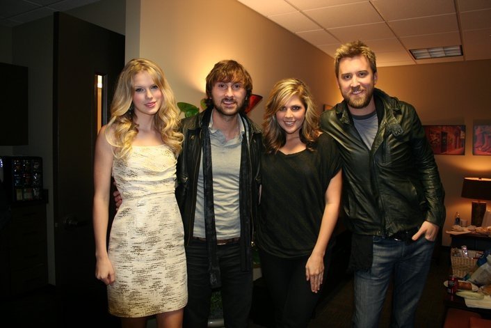Taylor Swift — GAC Top 50 Countdown — photo 3