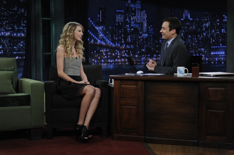 Taylor Swift — Late Night with Jimmy Fallon - November 2 — photo 5