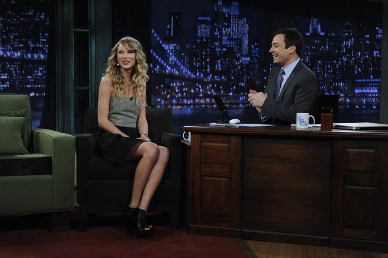 Taylor Swift — Late Night with Jimmy Fallon - November 2 — photo 6
