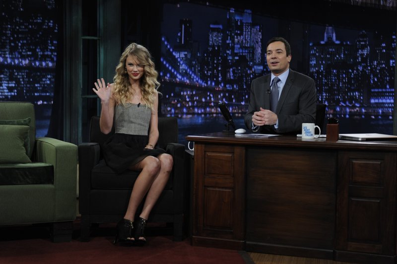 Taylor Swift — Late Night with Jimmy Fallon - November 2 — photo 7