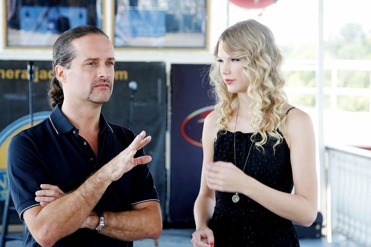 Taylor Swift — "Popstars" Germany — photo 7