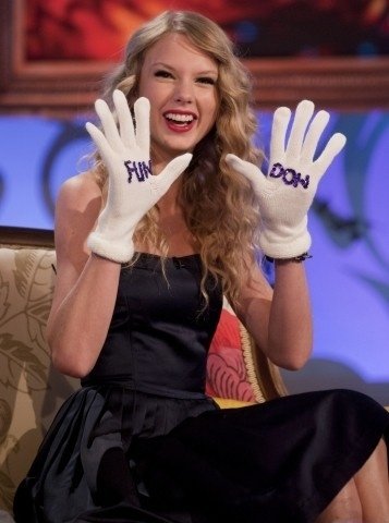 Taylor Swift at The Paul O'Grady Show - November — photo 19