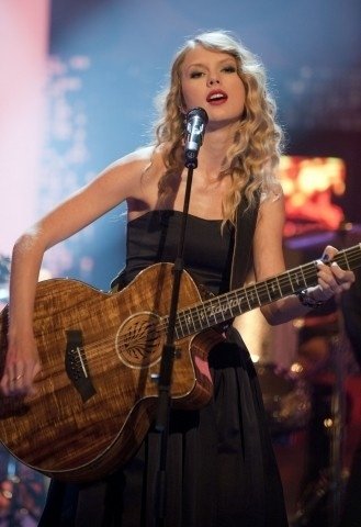 Taylor Swift at The Paul O'Grady Show - November — photo 3