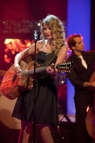 Taylor Swift at The Paul O'Grady Show - November — photo 5